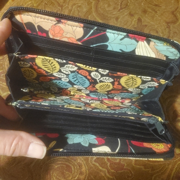 Vera Bradley Happy Snails Accordian Zip Around Wallet. - Picture 4 of 16